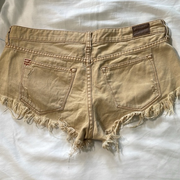 BDG Low Rise Dolphin Tan Distressed Oversized 100% Cotton Jean Shorts Size 27 - Picture 6 of 7